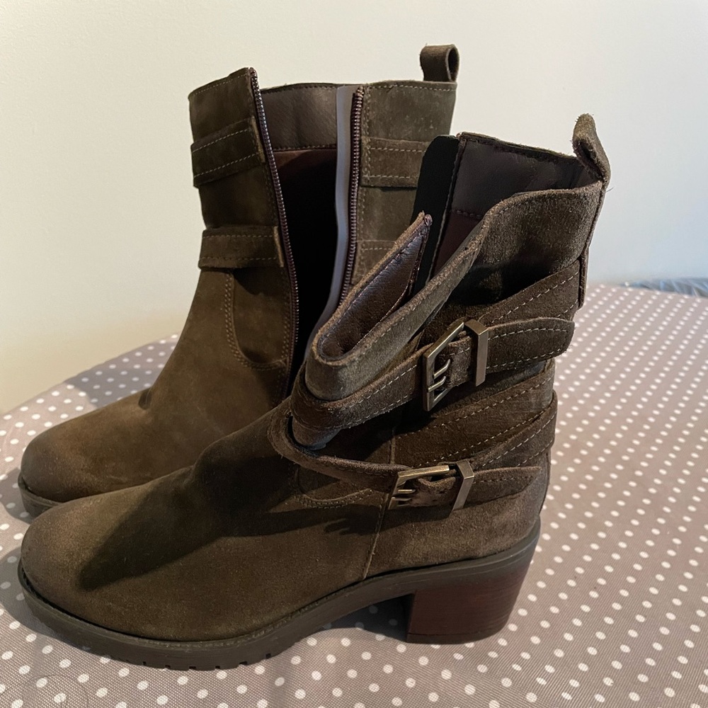 Elegant Brown Suede Heeled Boots